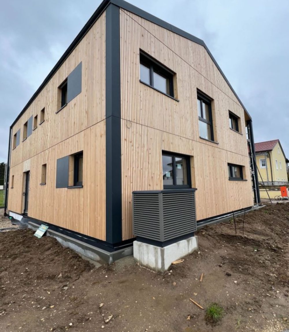 Moderner Heizungsbau einer Ovum Wärmpumpe im Neubau in der Region Saal an der Donau 18